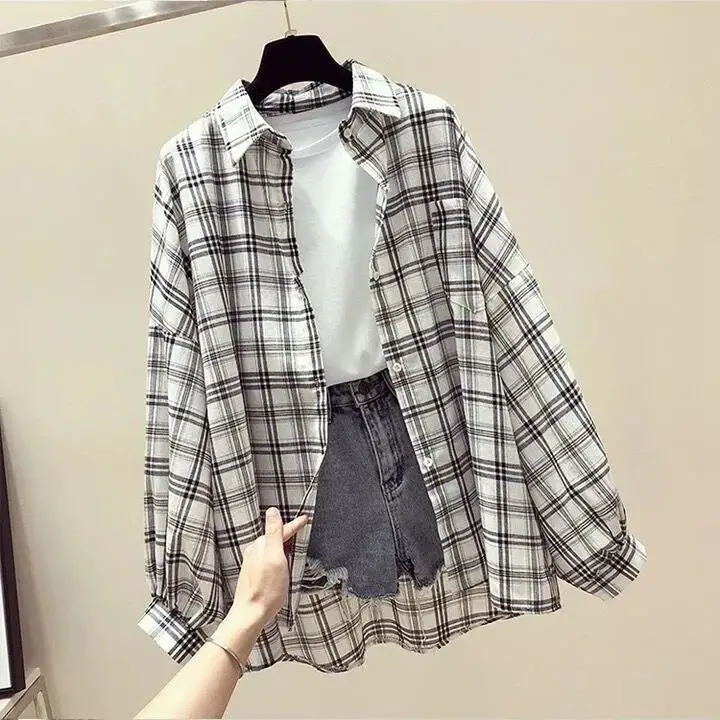 Women 2022 Summer Three Piece Sets Female Sun Protection Plaid Shirt Tops + Camisole +Wide Leg Shorts Suit Set 3 Piece Set N25
Women 2022 Summer Three Piece Sets Female Sun Protection Plaid Shirt Tops + Camisole +Wide Leg Shorts Suit Set 3 Piece Set N25