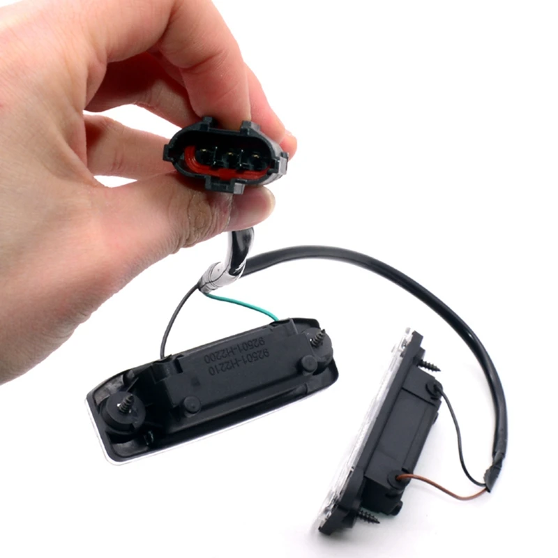 1 шт., детали для заднего номерного знака Kia Sorento 2011-2013 925012P000 
1 шт., детали для заднего номерного знака Kia Sorento 2011-2013 925012P000