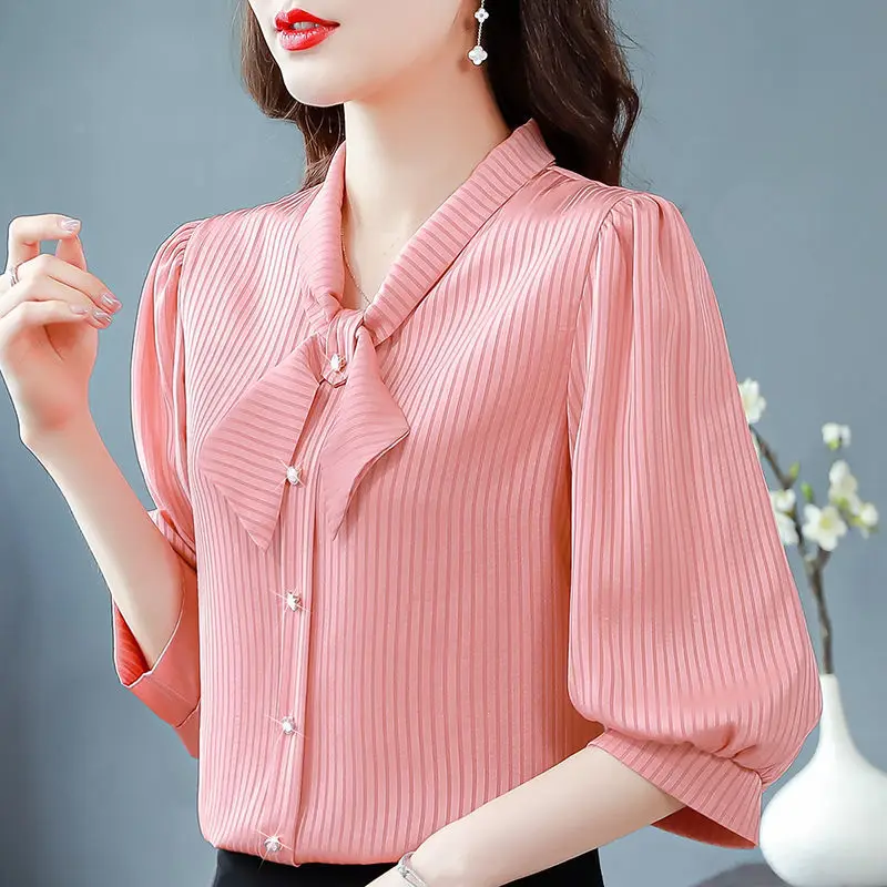 M-4XL Chiffon Shirt Short-sleeved Scarf Collar Summer New Blouse Women's Three-quarter Sleeve All-match Outerwear Top Blusas
M-4XL Chiffon Shirt Short-sleeved Scarf Collar Summer New Blouse Women's Three-quarter Sleeve All-match Outerwear Top Blusas