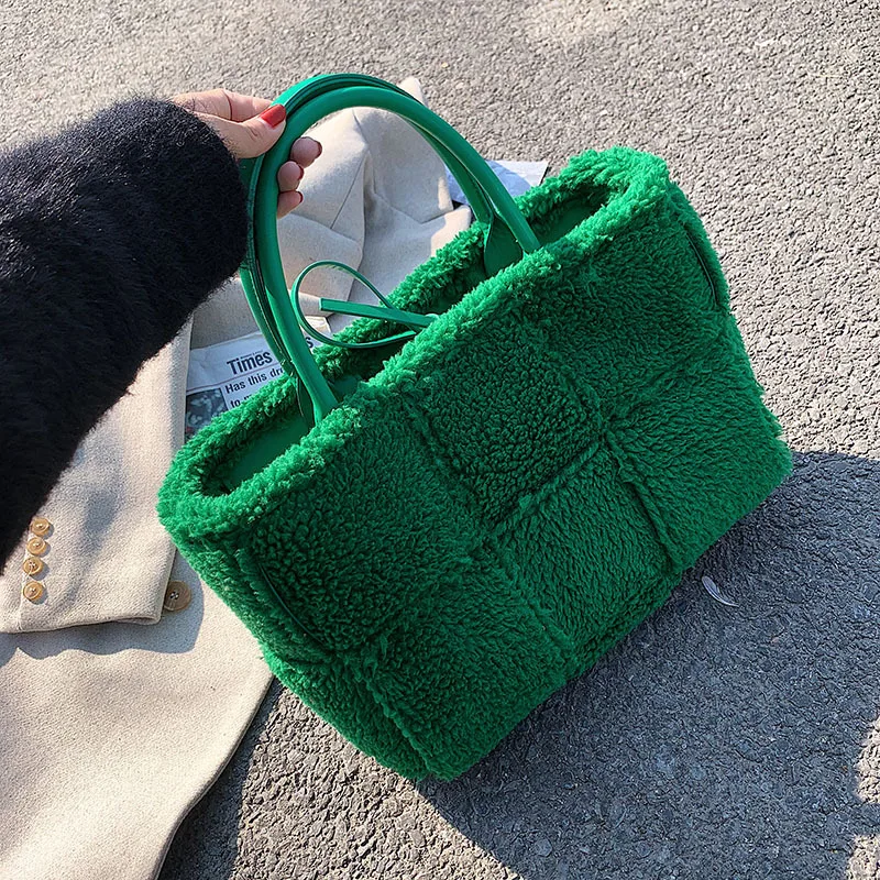 Winter Brand Luxury Lattice Faux Fur Lamb Wool Woven Bag Big Tote Women Designer Handbag Warm Lambswool Satchl Side Bag
Winter Brand Luxury Lattice Faux Fur Lamb Wool Woven Bag Big Tote Women Designer Handbag Warm Lambswool Satchl Side Bag