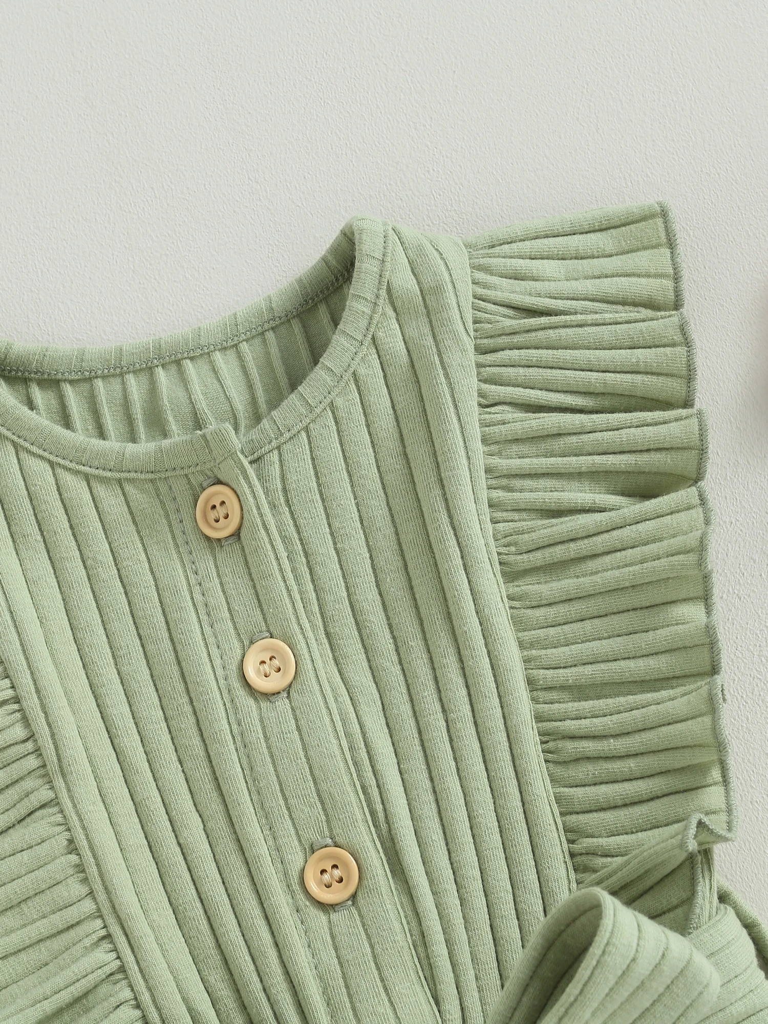 Toddler Girl Floral Print Sleeveless Romper with Bowknot Headband and Matching Shorts 
Toddler Girl Floral Print Sleeveless Romper with Bowknot Headband and Matching Shorts