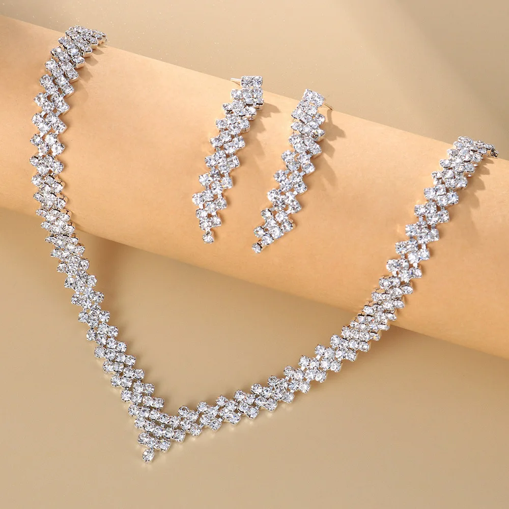 TREAZY Celebrity Rhinestone Crystal Bridal Jewelry for Women V Shape Choker Necklace Earrings Sets Fashion Wedding Jewelry Sets
TREAZY Celebrity Rhinestone Crystal Bridal Jewelry for Women V Shape Choker Necklace Earrings Sets Fashion Wedding Jewelry Sets