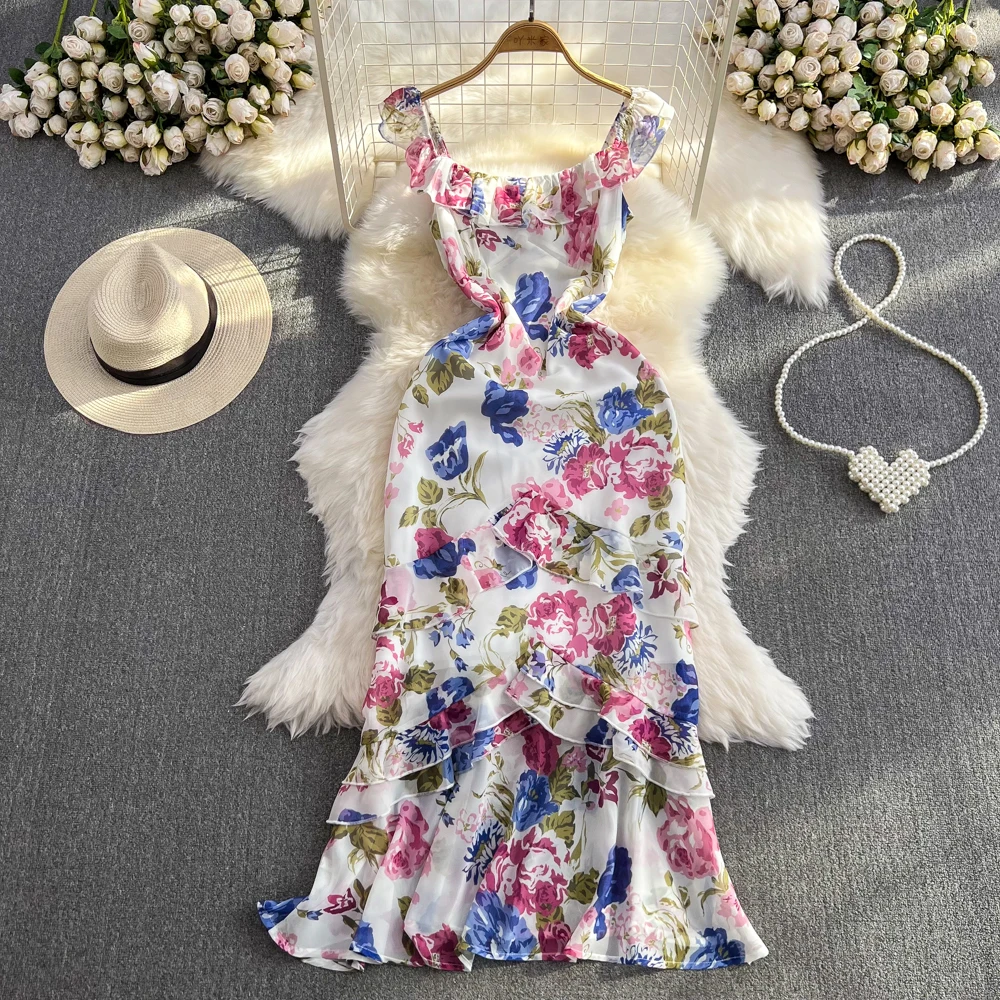 Облегающее летнее платье с открытыми плечами, а-образным вырезом и принтом
Облегающее летнее платье с открытыми плечами, а-образным вырезом и принтом