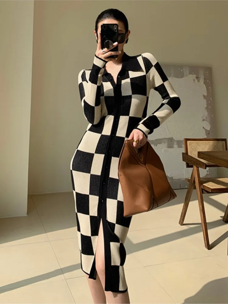 Vintage Plaid Knitted Bodycon Dresses For Women Autumn Winter Button Up Sexy Slim Sweater Lady Turn Down Collar Vestidos 2022
Vintage Plaid Knitted Bodycon Dresses For Women Autumn Winter Button Up Sexy Slim Sweater Lady Turn Down Collar Vestidos 2022
