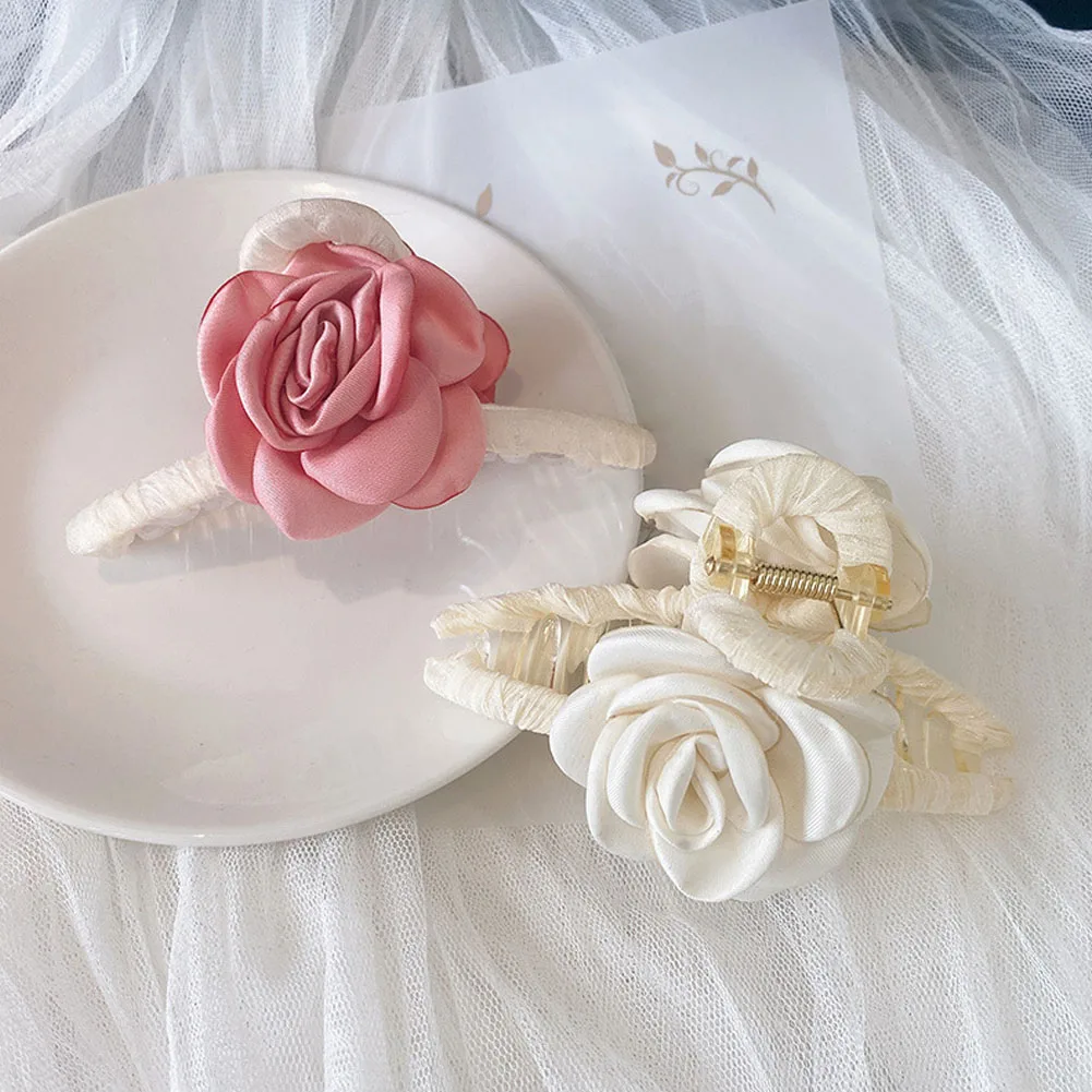 Temperament Camellia Flower Catch Clip 2022 New Elegant Female Crab Hair Clip Headdress Banquet Gift Party Accessories
Temperament Camellia Flower Catch Clip 2022 New Elegant Female Crab Hair Clip Headdress Banquet Gift Party Accessories