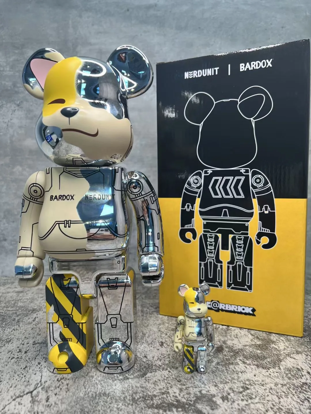 Malay-limited electroplating Hollow Mountain base corgibearbrick400%28CMBearbrick violent bear ornaments
Malay-limited electroplating Hollow Mountain base corgibearbrick400%28CMBearbrick violent bear ornaments
