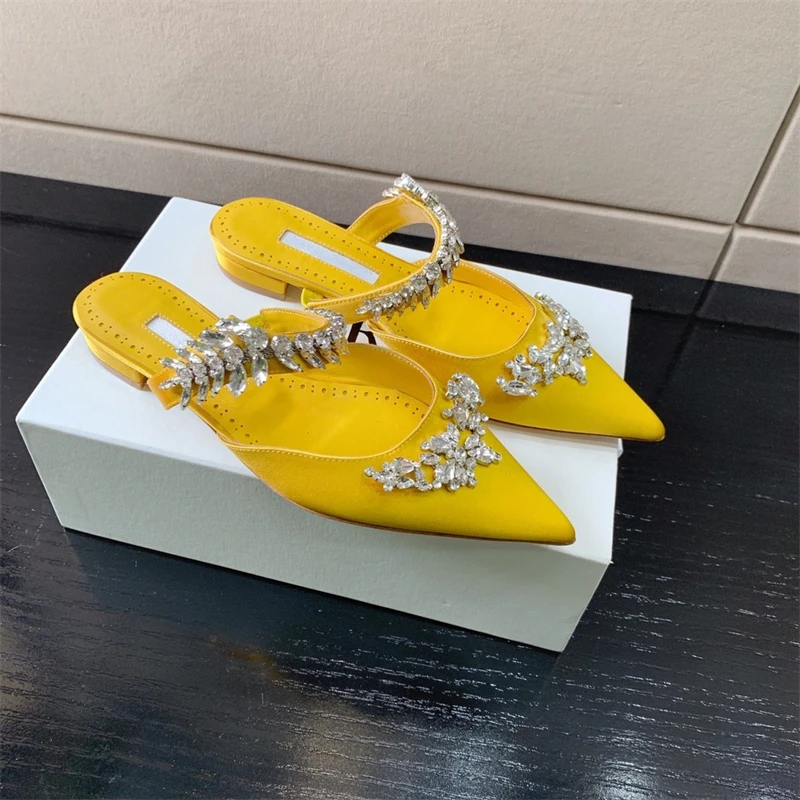 2022 European and American new women's mules pointed toe flat diamond decoration shoes
2022 European and American new women's mules pointed toe flat diamond decoration shoes