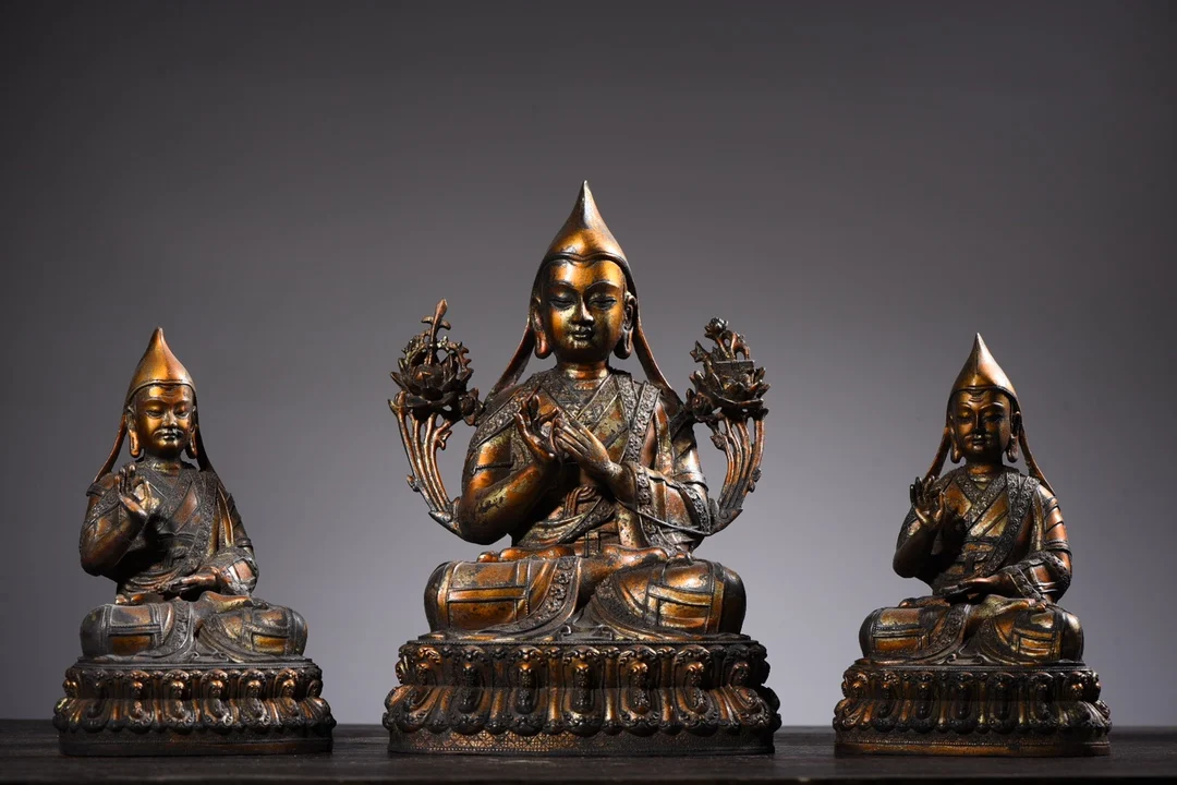 12" Tibetan Temple Collection old Bronze mud gold Tsongkhapa Buddha Master and apprentice Three Buddhas worship buddha Town hous
12" Tibetan Temple Collection old Bronze mud gold Tsongkhapa Buddha Master and apprentice Three Buddhas worship buddha Town hous