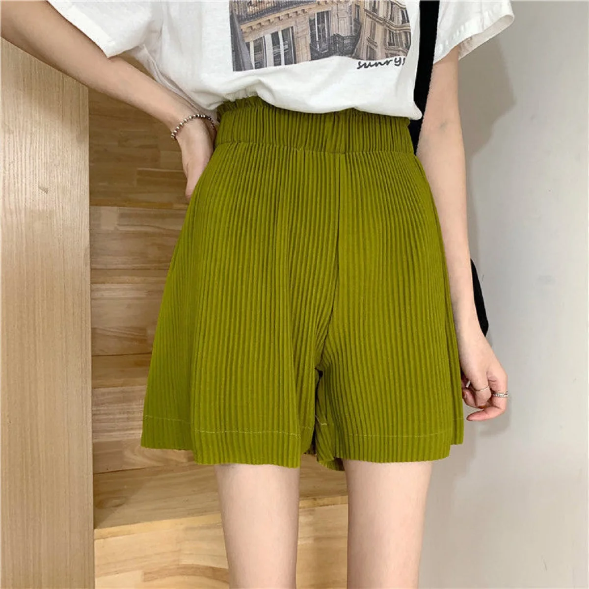 Summer Miyake Net Red Pleated Shorts Casual High Waist Five Pants Women'S Ice Silk Wide Leg Pants Loose And Thin Pleated Tide
Summer Miyake Net Red Pleated Shorts Casual High Waist Five Pants Women'S Ice Silk Wide Leg Pants Loose And Thin Pleated Tide