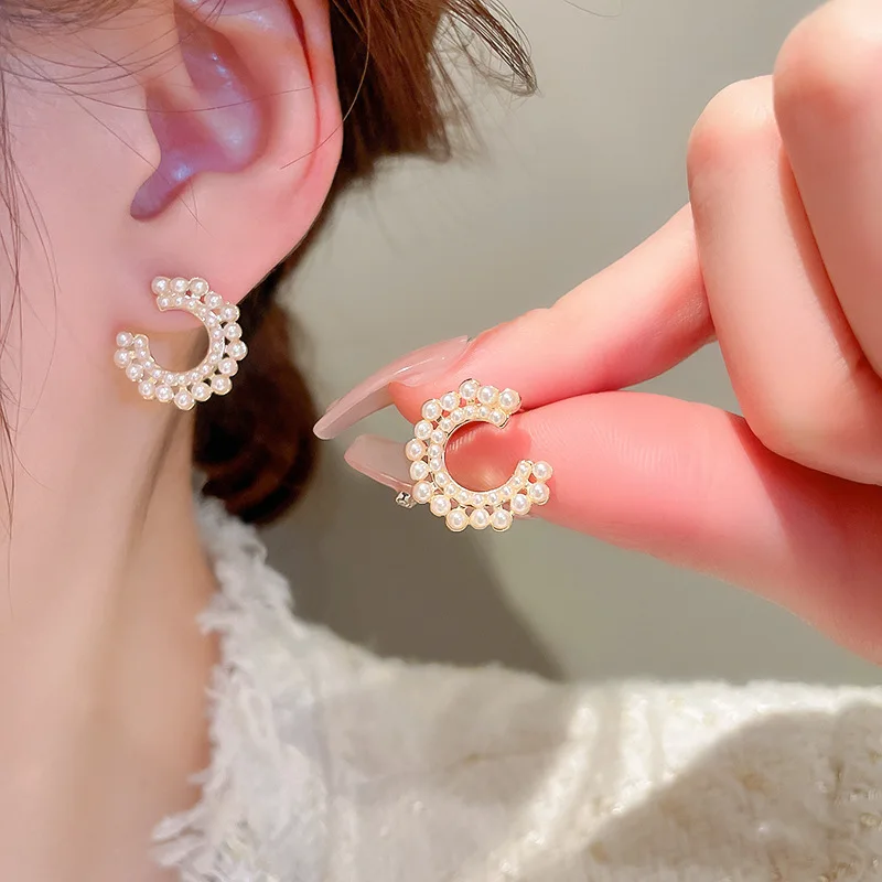 Minar Elegant Simulated Pearl Dangle Drop Earrings for Women Girls Gold Plated Metal Geometric C Shape Earring Bridal Jewelry
Minar Elegant Simulated Pearl Dangle Drop Earrings for Women Girls Gold Plated Metal Geometric C Shape Earring Bridal Jewelry
