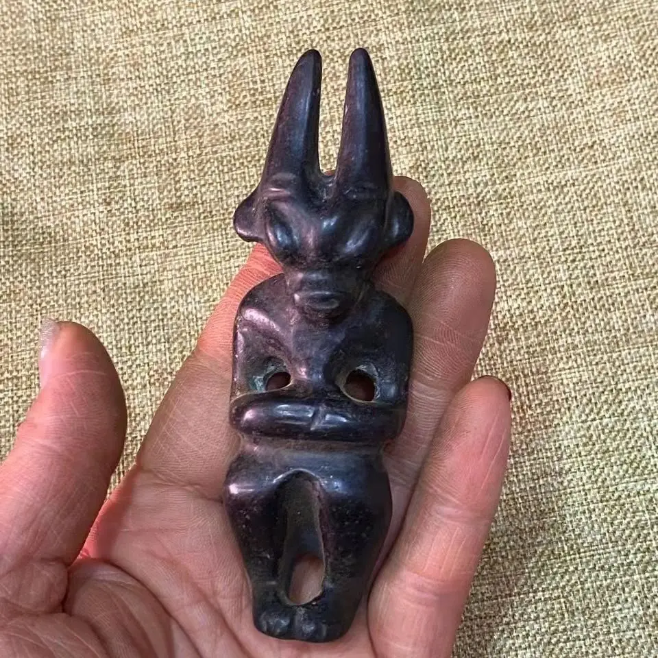 Метеоритная статуэтка череп 
Метеоритная статуэтка череп