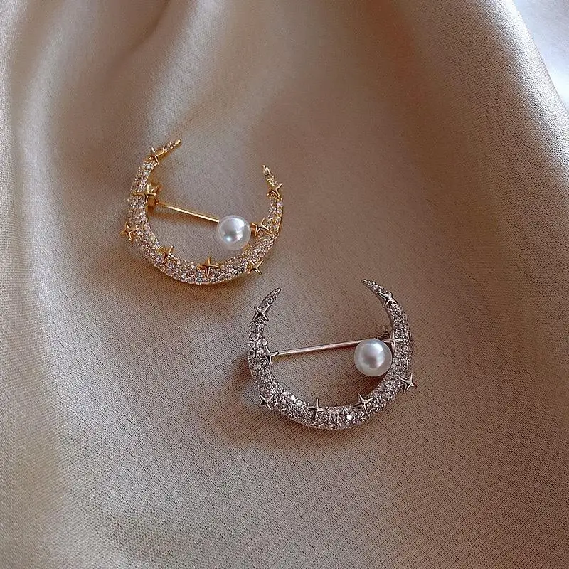 Korea Personality Women Full Diamond Brooch Moon Shape Fixed Clothes Buckle Needle Lady Inlaid Pearl Corsage Accessory Tide Gift
Korea Personality Women Full Diamond Brooch Moon Shape Fixed Clothes Buckle Needle Lady Inlaid Pearl Corsage Accessory Tide Gift