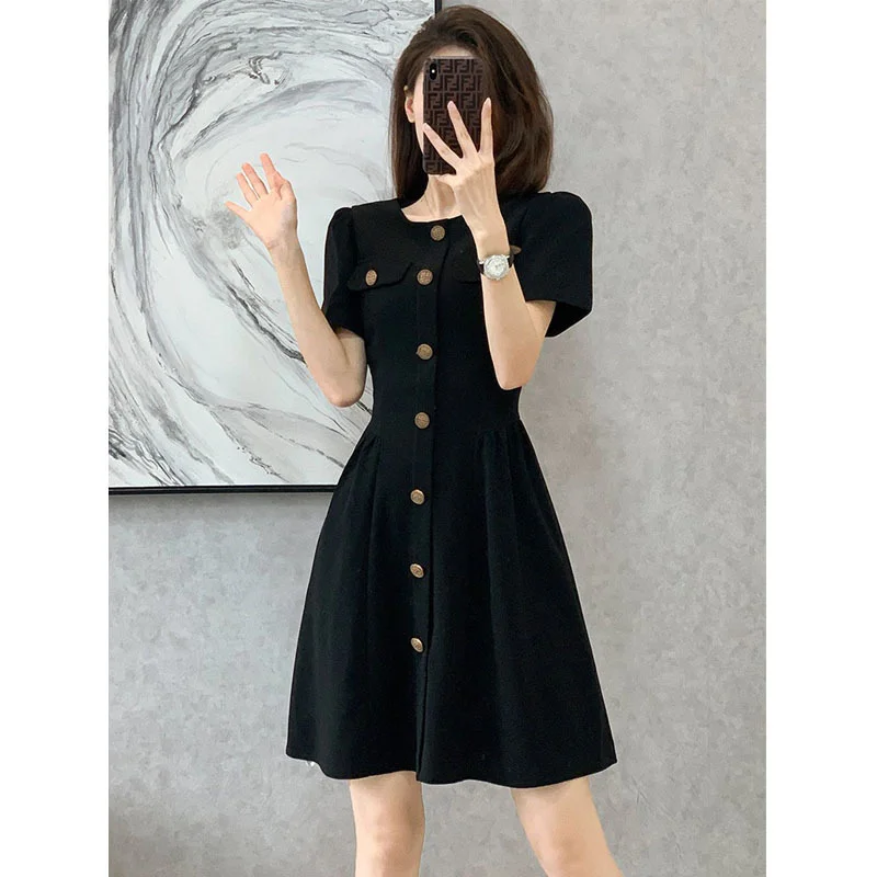 French style bubble sleeve dress women's thin Hepburn style Little black dress with a slim waist A-line skirt summer style
French style bubble sleeve dress women's thin Hepburn style Little black dress with a slim waist A-line skirt summer style