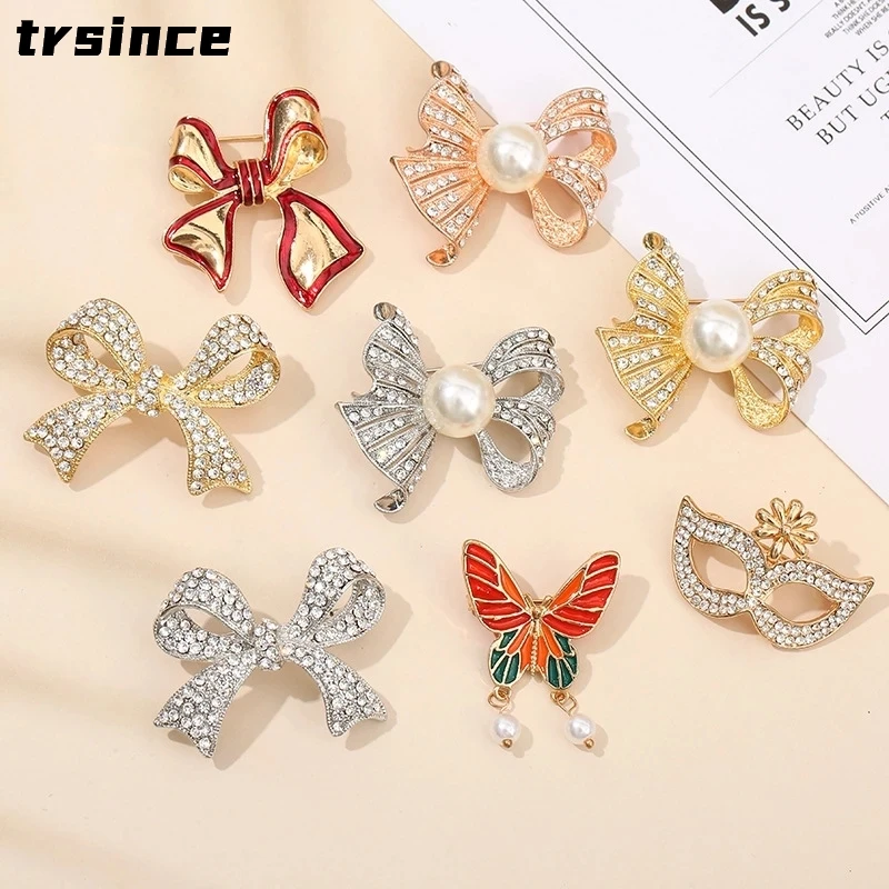 Ladies Luxury Fashion Pearl Rhinestone Bow Brooch Pin Women Kids Student Clothing Accessories Jewelry Brooches Badge Gift
Ladies Luxury Fashion Pearl Rhinestone Bow Brooch Pin Women Kids Student Clothing Accessories Jewelry Brooches Badge Gift