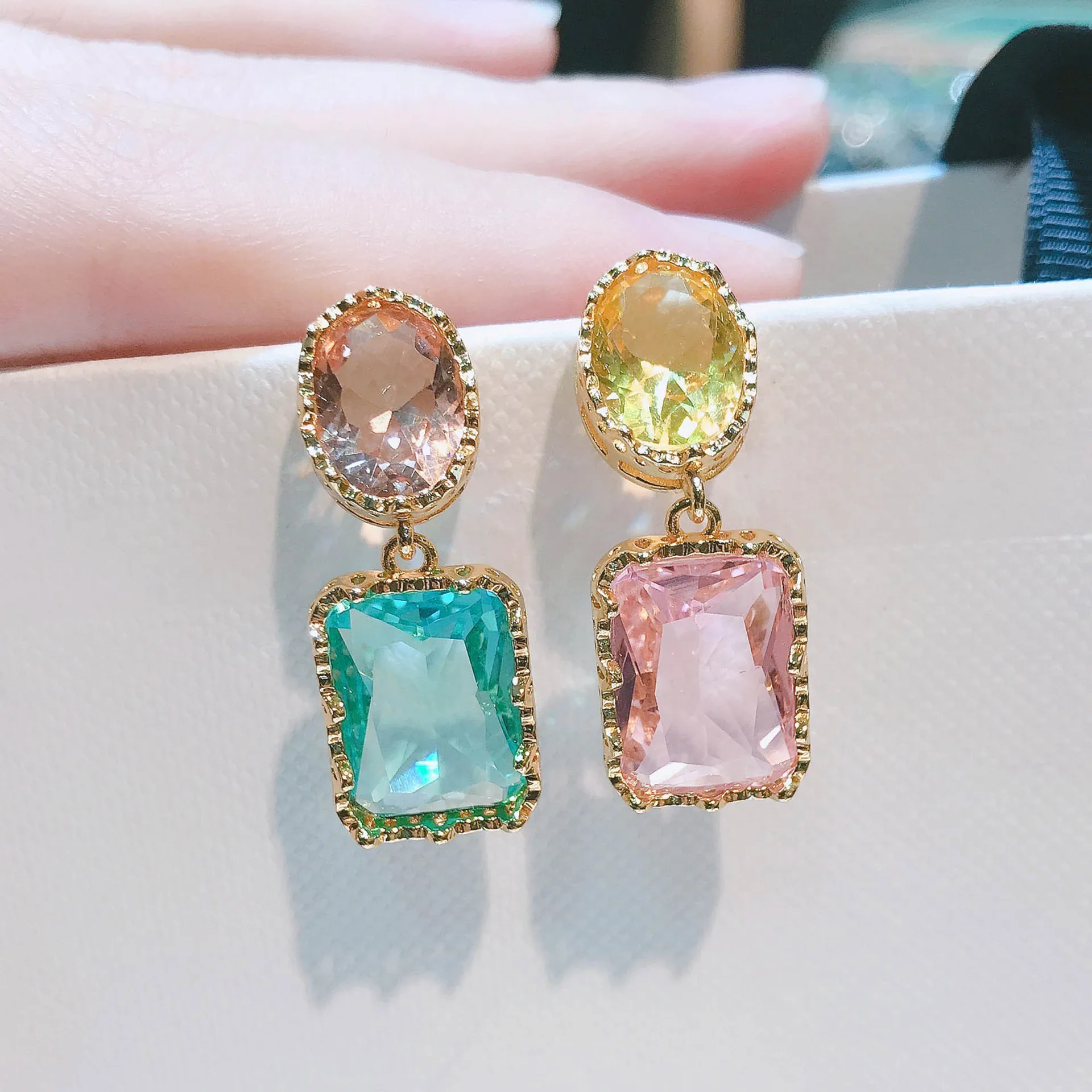 Uilz Beautiful Colorful Baroque Crystal Stones AB Style Earrings Luxury Fashion Designers New Earings Jewelry Christmas Gifts
Uilz Beautiful Colorful Baroque Crystal Stones AB Style Earrings Luxury Fashion Designers New Earings Jewelry Christmas Gifts