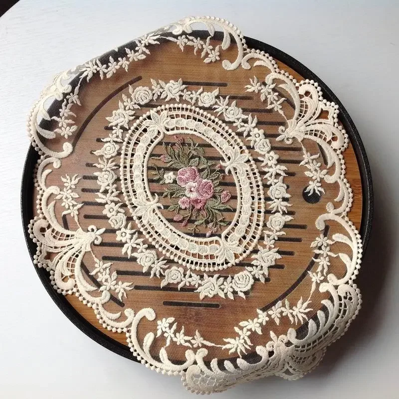 Кружевная подставка из молочного шелка
Кружевная подставка из молочного шелка