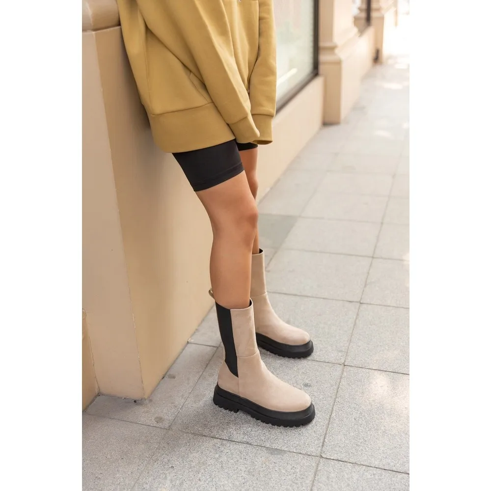 Женские резиновые сапоги на молнии с толстой подошвой
Женские резиновые сапоги на молнии с толстой подошвой