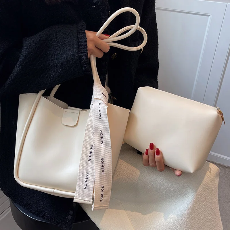 Retro Designer Small Handbag and Purses for Women 2022 Summer Trends Brand Travel Simple 2pcs/set Solid Color Shoulder Bag
Retro Designer Small Handbag and Purses for Women 2022 Summer Trends Brand Travel Simple 2pcs/set Solid Color Shoulder Bag