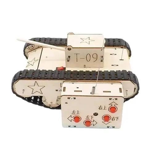 Деревянная модель гусеничного танка с дистанционным управлением
