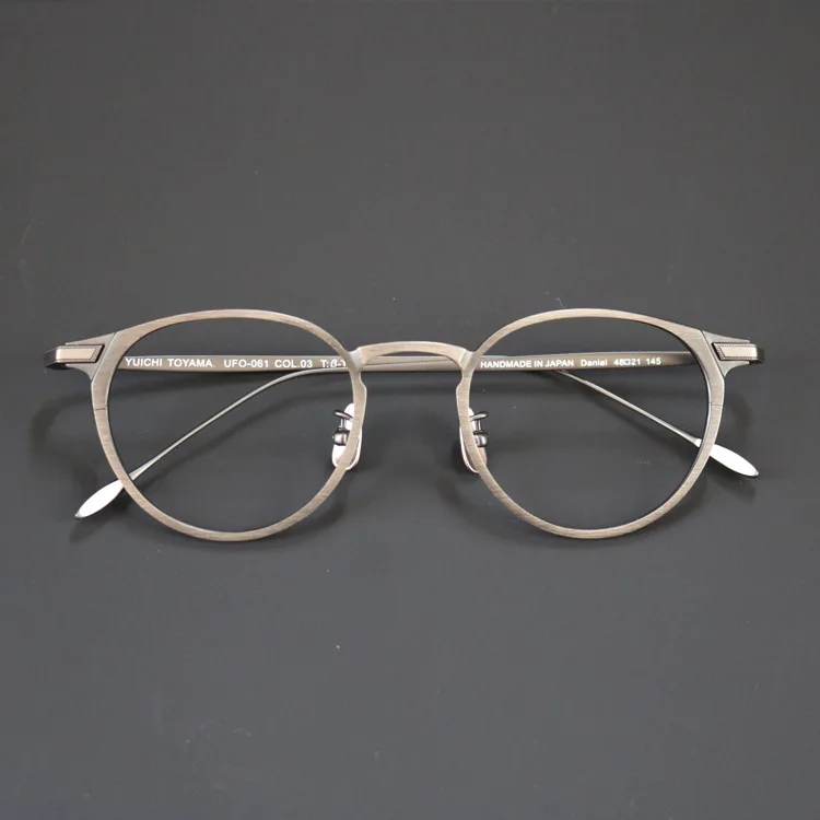 Fashionable Pure Titanium Glasses Frames of Fine Quality Designer Brand Prescription Glasses with Case
Fashionable Pure Titanium Glasses Frames of Fine Quality Designer Brand Prescription Glasses with Case