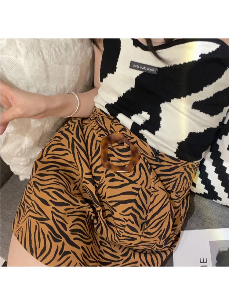 Zevity Women Vintage Animal Pattern Print Buckles Sashes A Line Mini Skirt Faldas Mujer Female Back Zipper Slim Vestidos QUN441 
Zevity Women Vintage Animal Pattern Print Buckles Sashes A Line Mini Skirt Faldas Mujer Female Back Zipper Slim Vestidos QUN441