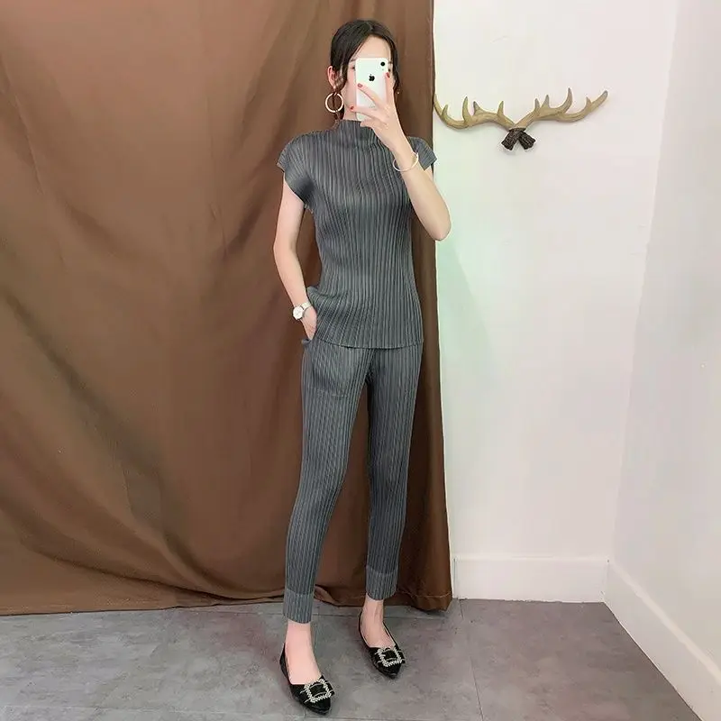2022 Summer Women New 2 Piece Sets Female Solid Color Sleeveless Vest Tops + Loose Straight Pants Ladies Casual Suits R221
2022 Summer Women New 2 Piece Sets Female Solid Color Sleeveless Vest Tops + Loose Straight Pants Ladies Casual Suits R221