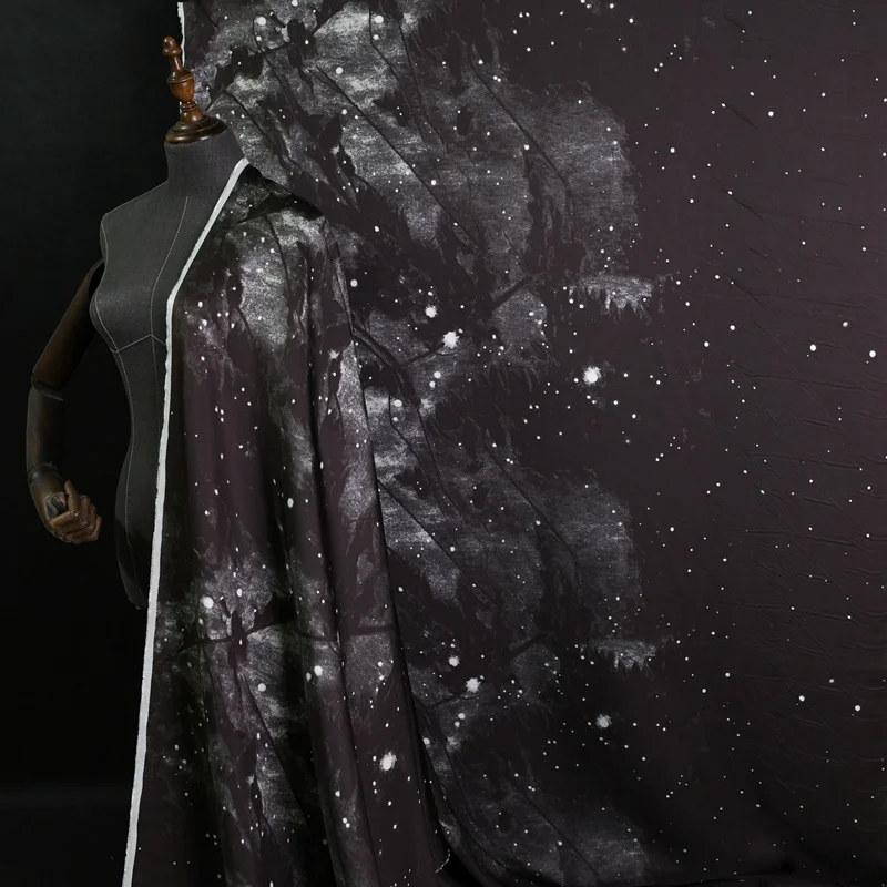 Snow In The Night Figure Silk Twill 19 Mmmi 110 Wide High-end Custom Shirt Dress African Print Fabric for Sewing Satin Chiffon
Snow In The Night Figure Silk Twill 19 Mmmi 110 Wide High-end Custom Shirt Dress African Print Fabric for Sewing Satin Chiffon