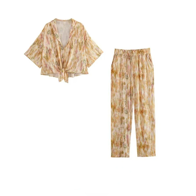 Женский шифоновый брючный костюм, элегантный комплект из короткого топа с рукавами-фонариками и широких брюк средней длины с принтом, лето
Женский шифоновый брючный костюм, элегантный комплект из короткого топа с рукавами-фонариками и широких брюк средней длины с принтом, лето