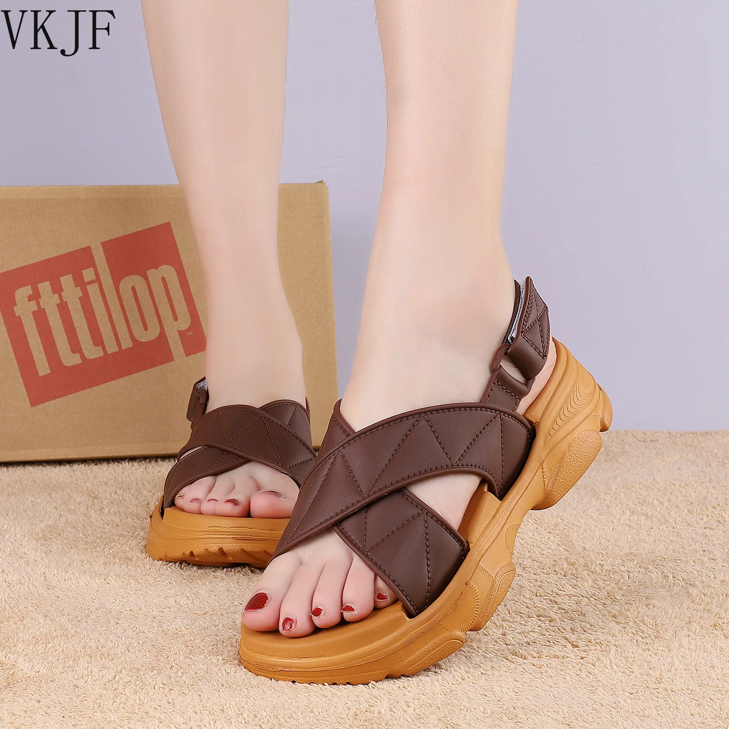 2022 New High Quality Thick Sole Velcro Sandals Women's Shoes Summer Slippers Non-slip Home Outdoor Soft Sole Ladies Sandals
2022 New High Quality Thick Sole Velcro Sandals Women's Shoes Summer Slippers Non-slip Home Outdoor Soft Sole Ladies Sandals