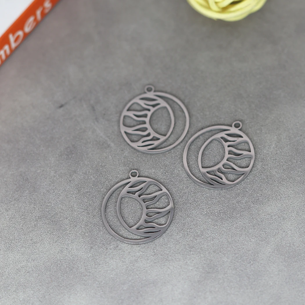 3pcs/Stainless steel creative circular hollow burning sun pendant DIY fashion daily accessories for men and women
3pcs/Stainless steel creative circular hollow burning sun pendant DIY fashion daily accessories for men and women