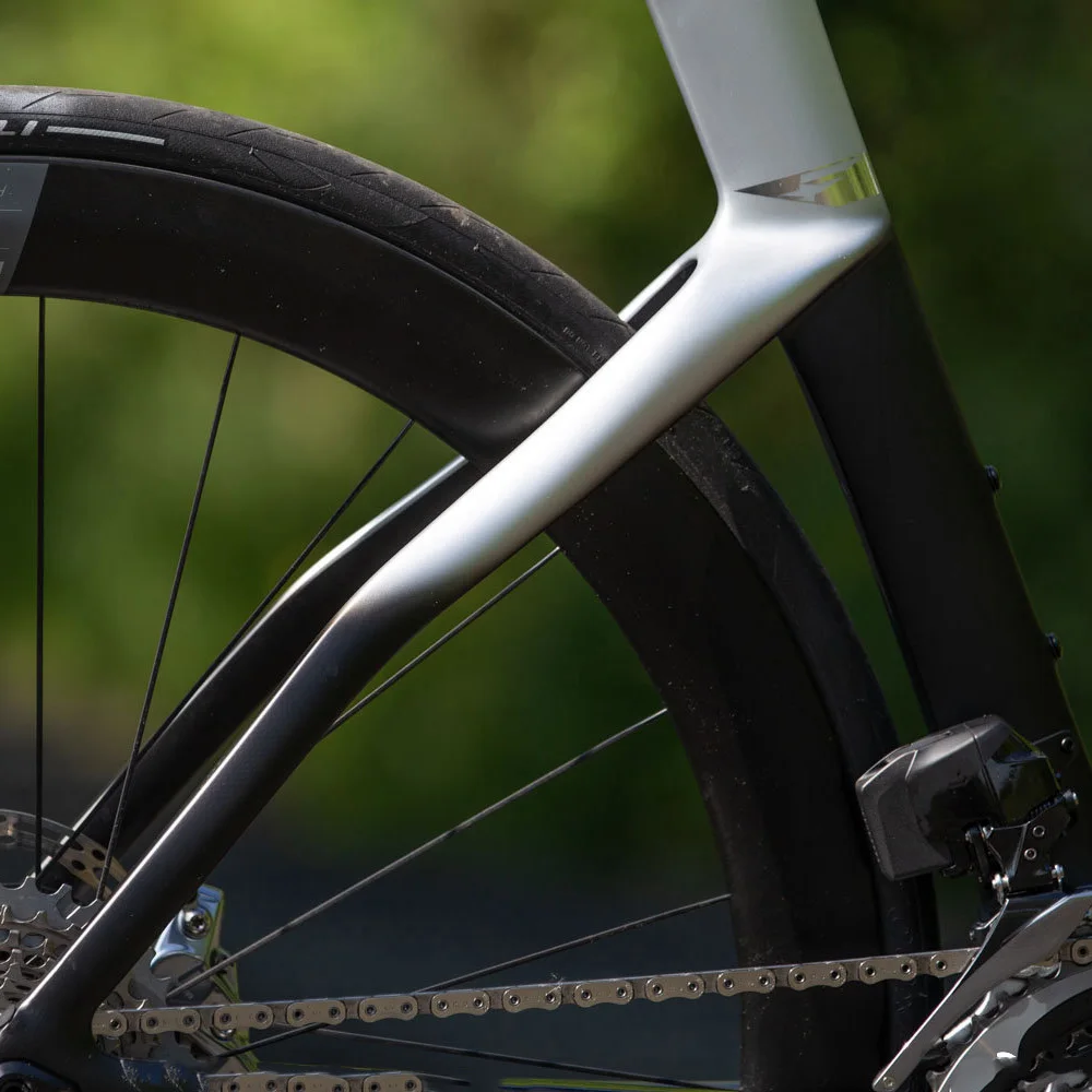 carbon frame new F14 1:1 mold carbon road frame BSA compatible Di2 group 700C carbon bicycle frameset 100*12 142*12mm thru-axle
carbon frame new F14 1:1 mold carbon road frame BSA compatible Di2 group 700C carbon bicycle frameset 100*12 142*12mm thru-axle