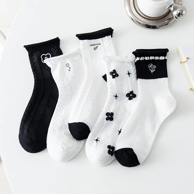 Harajuku Vintage Woman Socks Casual Fashion Black White Crew Socks Korean Style Mesh Thin Breathable Streetwear Long Socks Women
Harajuku Vintage Woman Socks Casual Fashion Black White Crew Socks Korean Style Mesh Thin Breathable Streetwear Long Socks Women