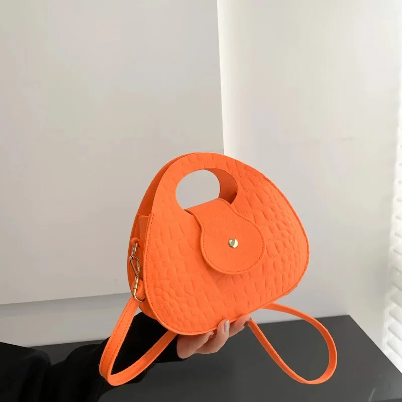 Fashion Felt Shoulder Bags for Women Women's Subaxillary Bags Design Advanced Texture Armpit Handbags Purses Crescent Saddle Bag
Fashion Felt Shoulder Bags for Women Women's Subaxillary Bags Design Advanced Texture Armpit Handbags Purses Crescent Saddle Bag