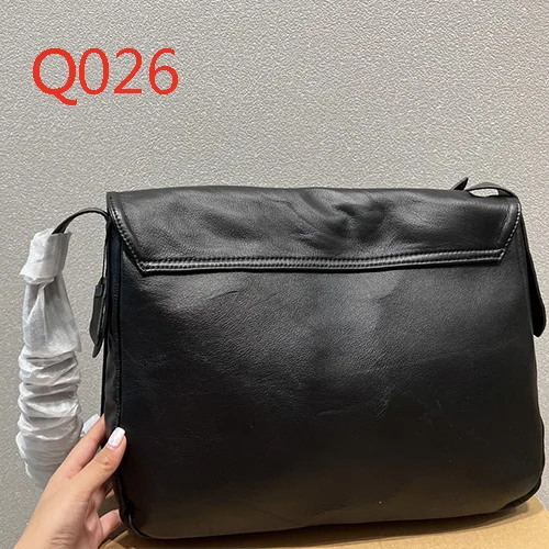 Q026 замшевая кожаная сумка-мессенджер из чистой кожи, индивидуальная форма якоря, должен быть универсальным онлайн-красным стилем
Q026 замшевая кожаная сумка-мессенджер из чистой кожи, индивидуальная форма якоря, должен быть универсальным онлайн-красным стилем