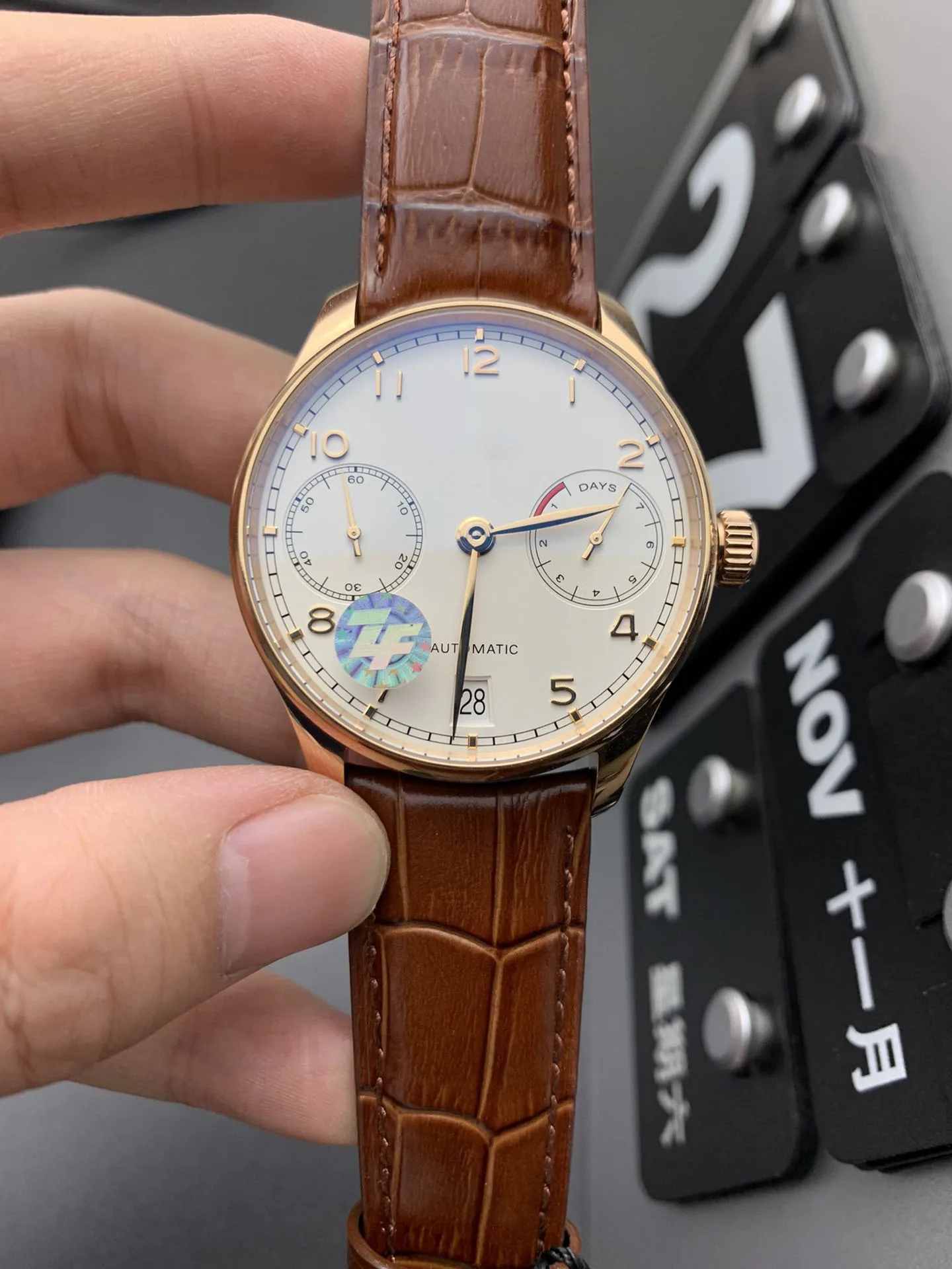 Men's Watches Automatic Mechanical Watch Luxury Watch 500705 White Blue 42.3mm Leather Strap Clone swiss movement
Men's Watches Automatic Mechanical Watch Luxury Watch 500705 White Blue 42.3mm Leather Strap Clone swiss movement
