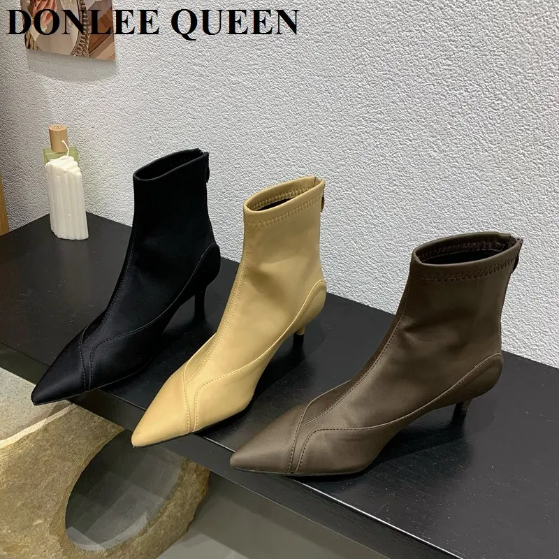 Женские ботинки с острым носком, на низком каблуке
Женские ботинки с острым носком, на низком каблуке