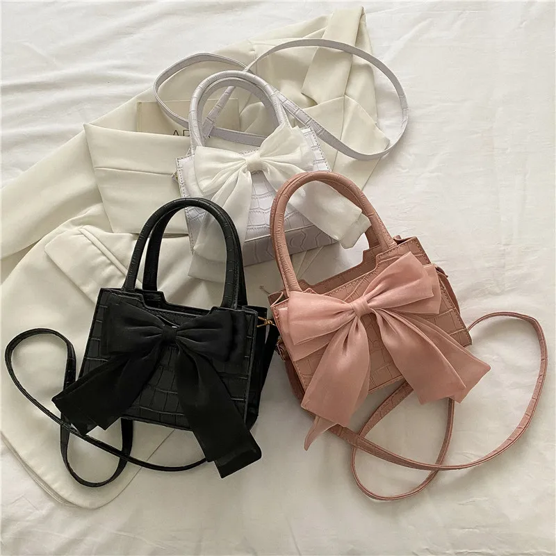 2022 Niche Cute Bow Design Handbag Shoulder Bag 2022 Summer New Trendy Fashion Messenger Elegant All-match Small Square Pink Bag
2022 Niche Cute Bow Design Handbag Shoulder Bag 2022 Summer New Trendy Fashion Messenger Elegant All-match Small Square Pink Bag
