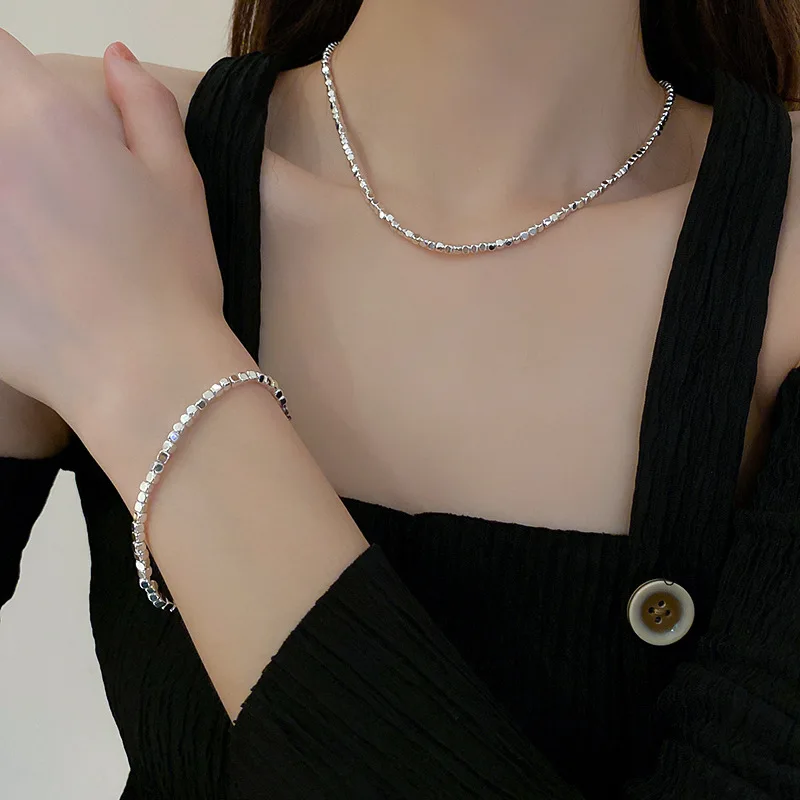 Brokenmetal material geometric shape necklace design clavicle chain temperament versatile collar
Brokenmetal material geometric shape necklace design clavicle chain temperament versatile collar