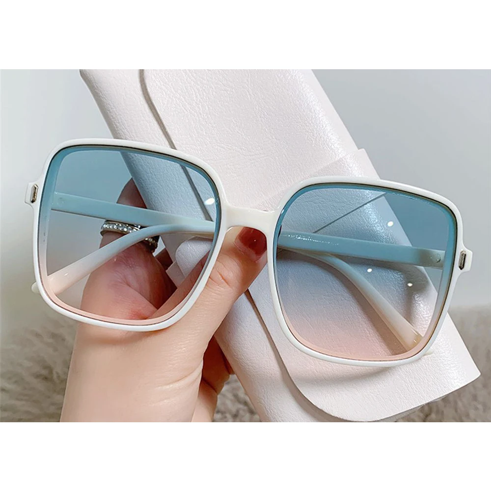 Женские квадратные солнцезащитные очки, большие солнцезащитные очки UV400 с большой оправой, очки для вождения, модные классические роскошны...
Женские квадратные солнцезащитные очки, большие солнцезащитные очки UV400 с большой оправой, очки для вождения, модные классические роскошны...