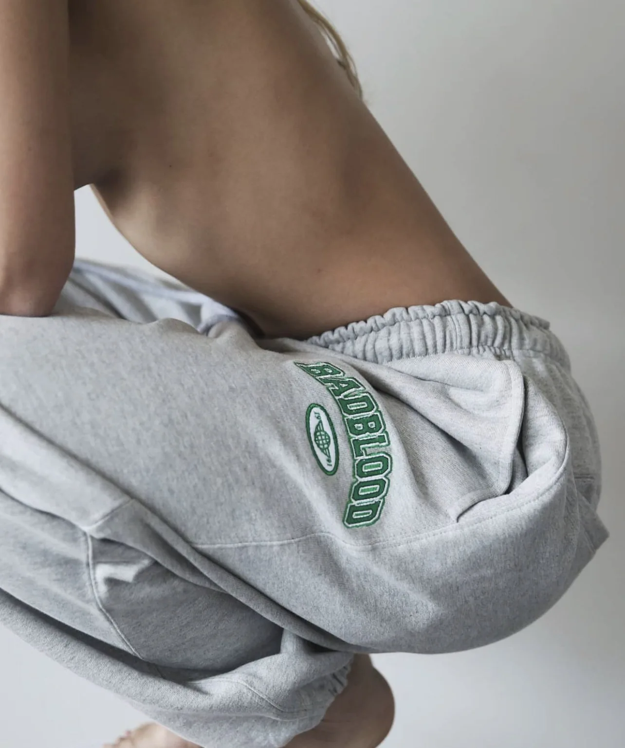 Winter Women Embroidery Letter Loose Casual Pants Cotton Couple Trousers Sport Hooded Pants
Winter Women Embroidery Letter Loose Casual Pants Cotton Couple Trousers Sport Hooded Pants