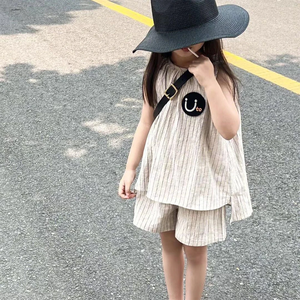Menoea Summer Girls Sets New Korean Girls Suit Casual Smiling Face Sleeveless Tank Top+Wide Leg Pants Suit 2pcs Children's Sets
Menoea Summer Girls Sets New Korean Girls Suit Casual Smiling Face Sleeveless Tank Top+Wide Leg Pants Suit 2pcs Children's Sets