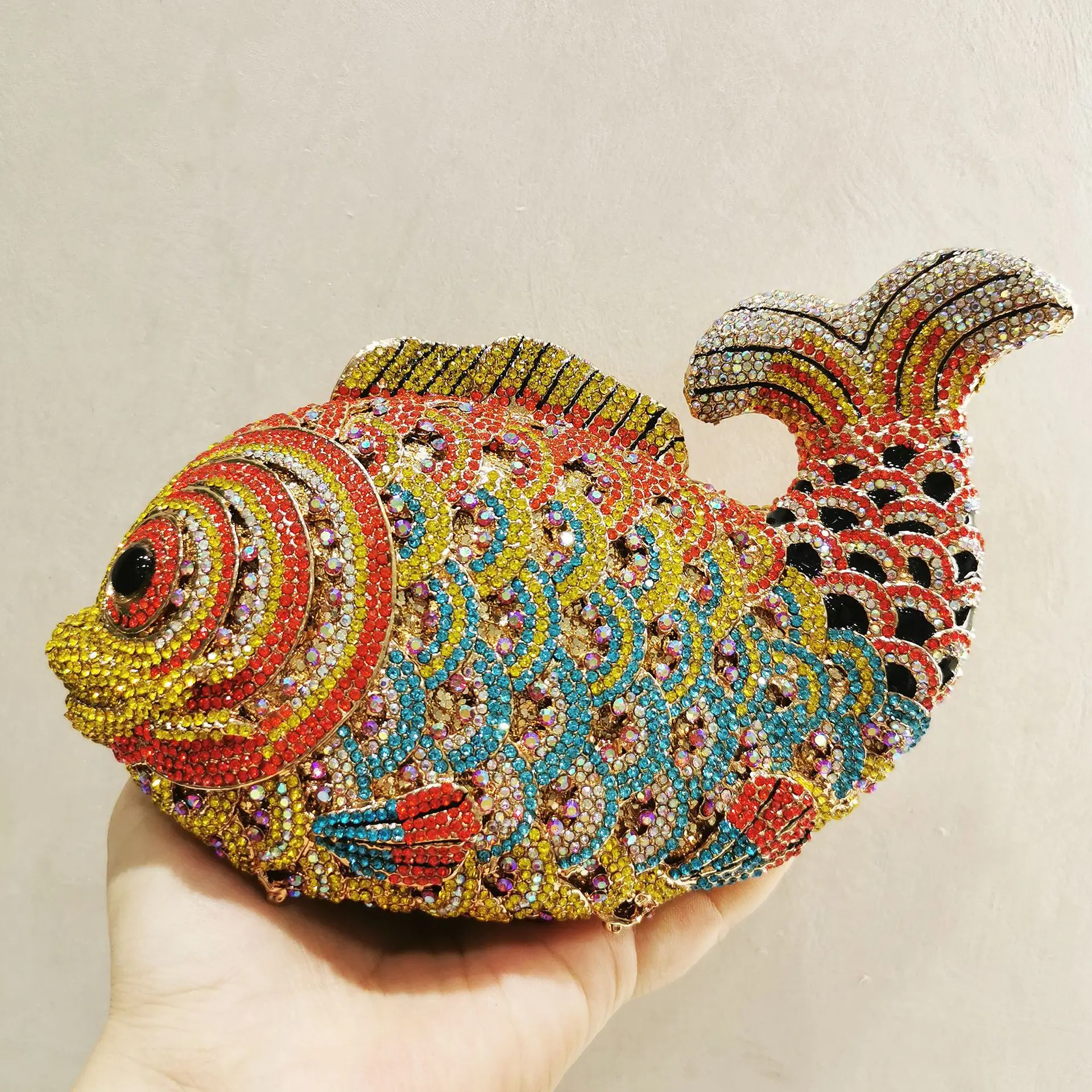 High Quality Fashion Fish Shape Women Rhinestones Purse Luxury Banquet Diamond Metal Clutches Bag Wedding Party Purses Handbag
High Quality Fashion Fish Shape Women Rhinestones Purse Luxury Banquet Diamond Metal Clutches Bag Wedding Party Purses Handbag