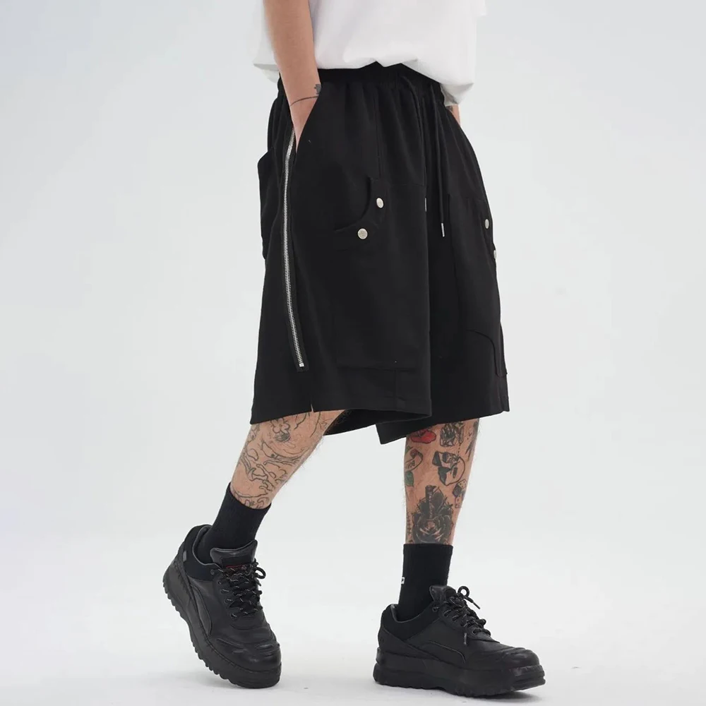 Summer New Street Rivet Functional Shorts Men Trousers Casual Loose Short Pants Niche Zipper Design Elasticated Waist Sweatpants
Summer New Street Rivet Functional Shorts Men Trousers Casual Loose Short Pants Niche Zipper Design Elasticated Waist Sweatpants