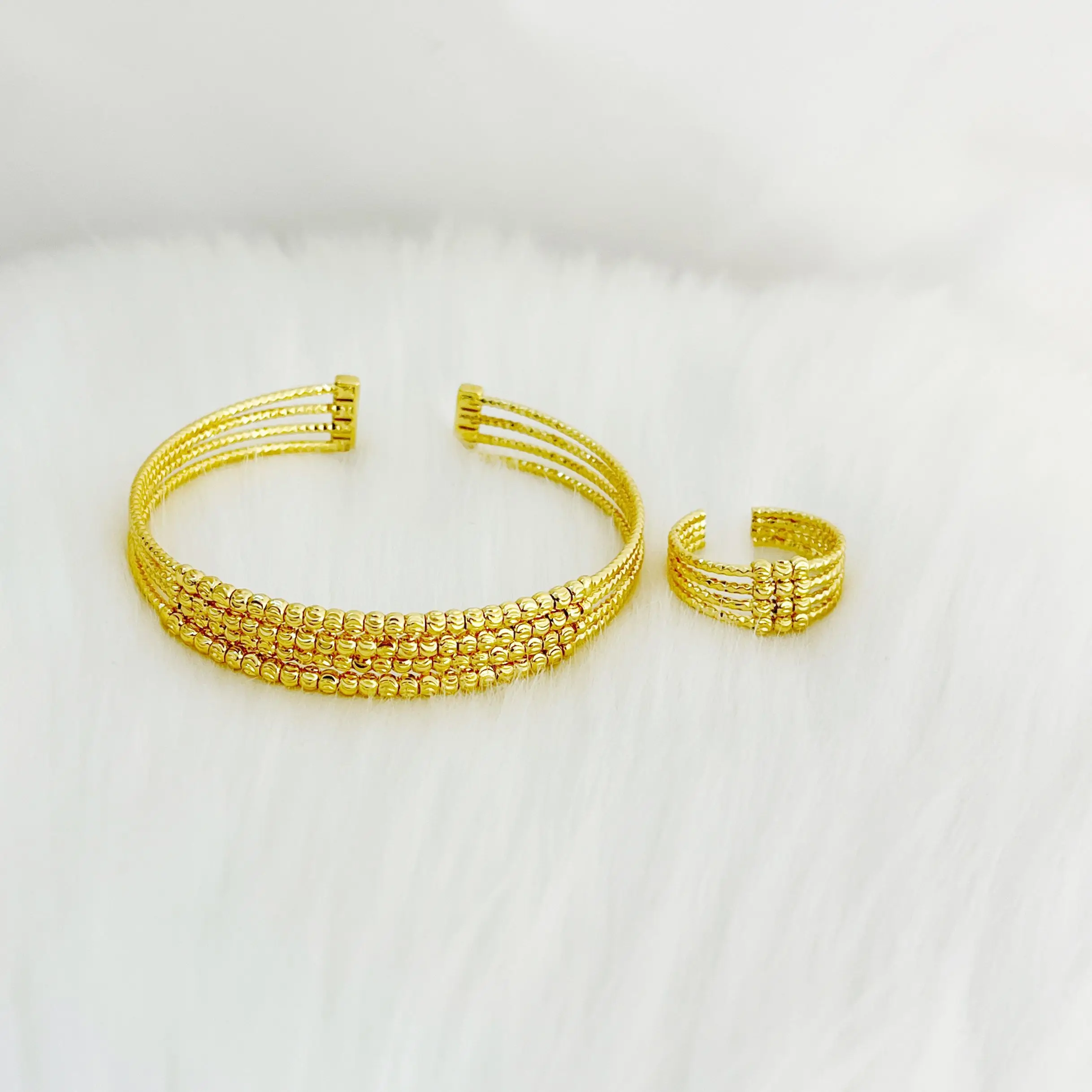 Bracelet Ring Two-Piece Set of Gold Color Fashion Accessories Ladies Wear Party Wedding Banquet Anniversary Gift
Bracelet Ring Two-Piece Set of Gold Color Fashion Accessories Ladies Wear Party Wedding Banquet Anniversary Gift