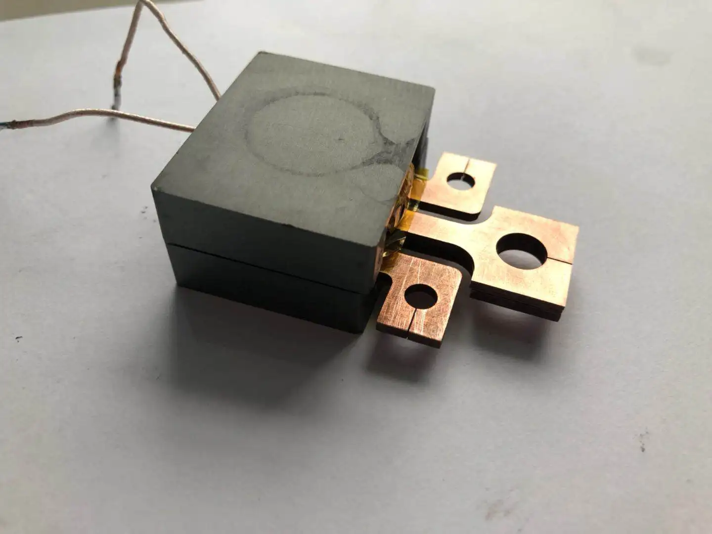 Push-pull Quasi-resonant 1000W Inverter Special Transformer EQ4020
Push-pull Quasi-resonant 1000W Inverter Special Transformer EQ4020