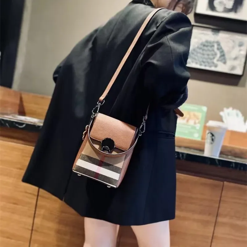 Genuine Leather Casual Shoulder Bag 2023 New Ladies Lattice Luxury Crossbody Bag Fashion Trend Women Mobile Phone Bag
Genuine Leather Casual Shoulder Bag 2023 New Ladies Lattice Luxury Crossbody Bag Fashion Trend Women Mobile Phone Bag