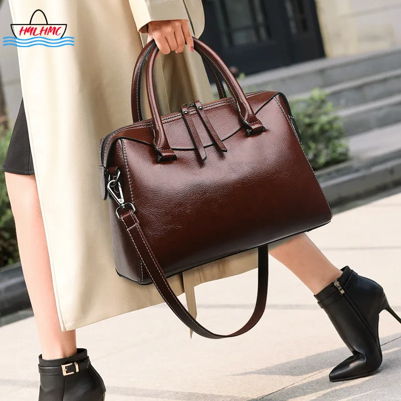 Textured Handbag Women's Bag 2022 New Fashion Trendy Soft Leather Large Capacity Middle-Aged Mom Shoulder Messenger Bag
Textured Handbag Women's Bag 2022 New Fashion Trendy Soft Leather Large Capacity Middle-Aged Mom Shoulder Messenger Bag