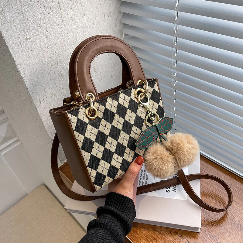 Women Luxury Classic shoulder bag PU leather crossbody bag Female handbag girl shopping mobile phone bag Netflix Female Bag B156
Women Luxury Classic shoulder bag PU leather crossbody bag Female handbag girl shopping mobile phone bag Netflix Female Bag B156