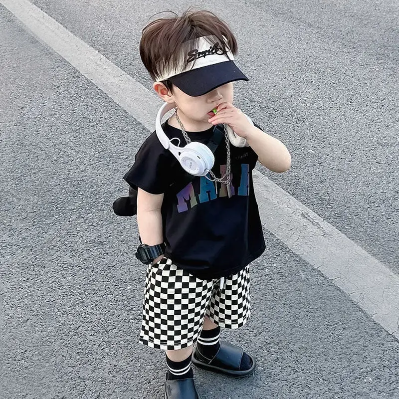 Sports small vest Tshirt shorts children's summer medium children cute Korean version of foreign style a set of collocation
Sports small vest Tshirt shorts children's summer medium children cute Korean version of foreign style a set of collocation