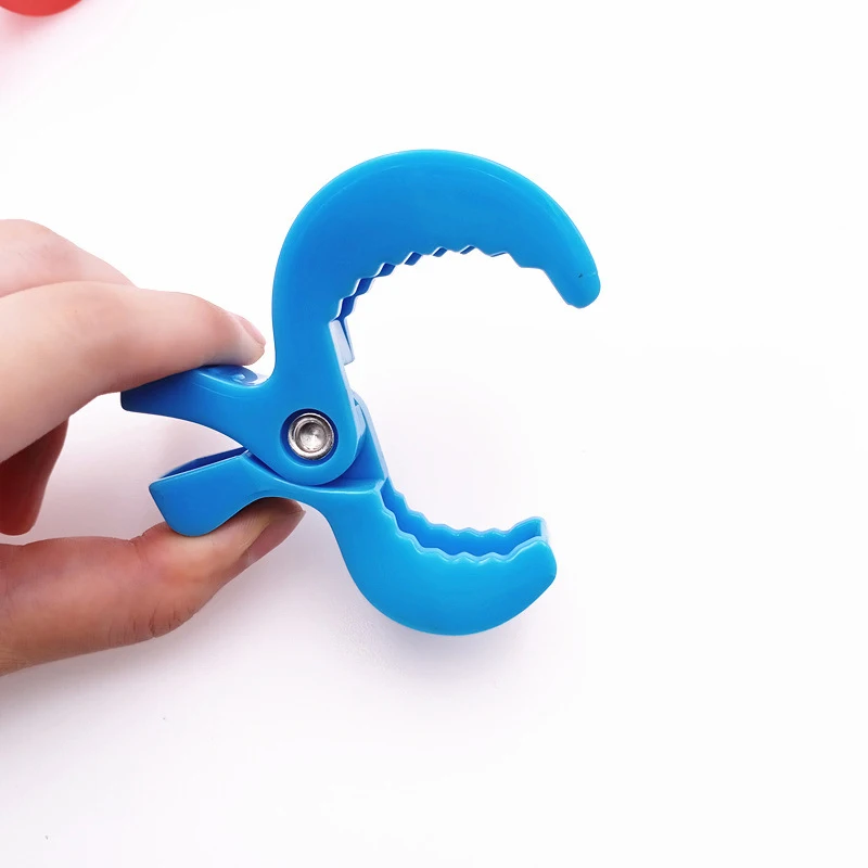 Random Baby Stroller Clip Accessories Plastic Pushchair Toy Clip Pram Stroller Peg To Hook Cover Blanket Mosquito Net Clips
Random Baby Stroller Clip Accessories Plastic Pushchair Toy Clip Pram Stroller Peg To Hook Cover Blanket Mosquito Net Clips